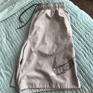 nike shorts size medium